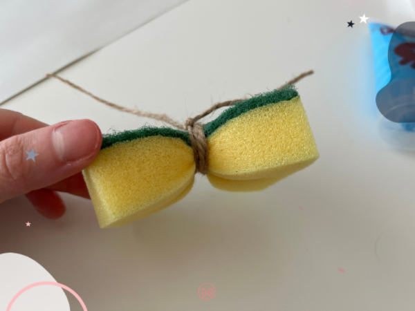 motyle-malovanie-hubkou-zviazanie-spagatom